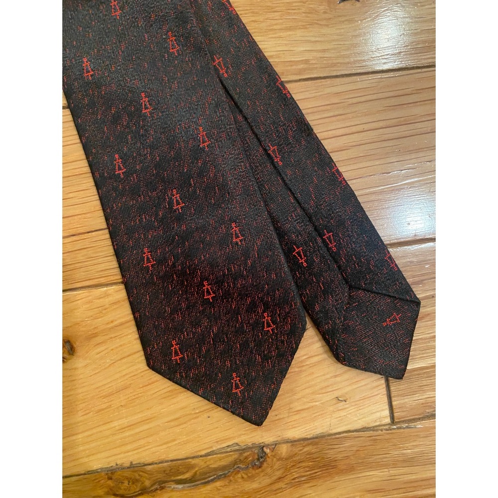 Wembley Mens Necktie‎ Black Red Geometric Abstract Pattern Tie